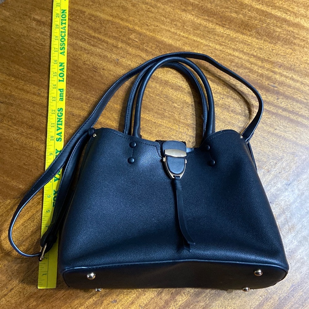 Super cute new vegan leather purse. Missing shoulder strap
